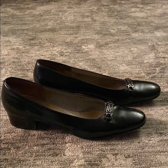 Salvatore Ferragamo Chic Black Leather Loafers with Silver buckle - size 9.5 - Picture 1 of 9